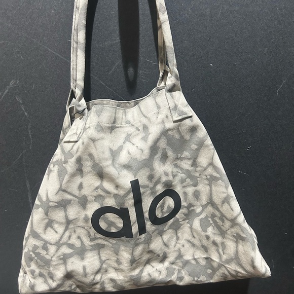 ALO Yoga Gray Tiedye Tote Bag - Picture 5 of 8